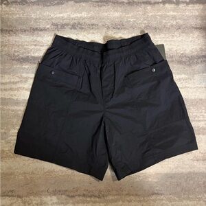 Lululemon men’s cargo pocket short 8”